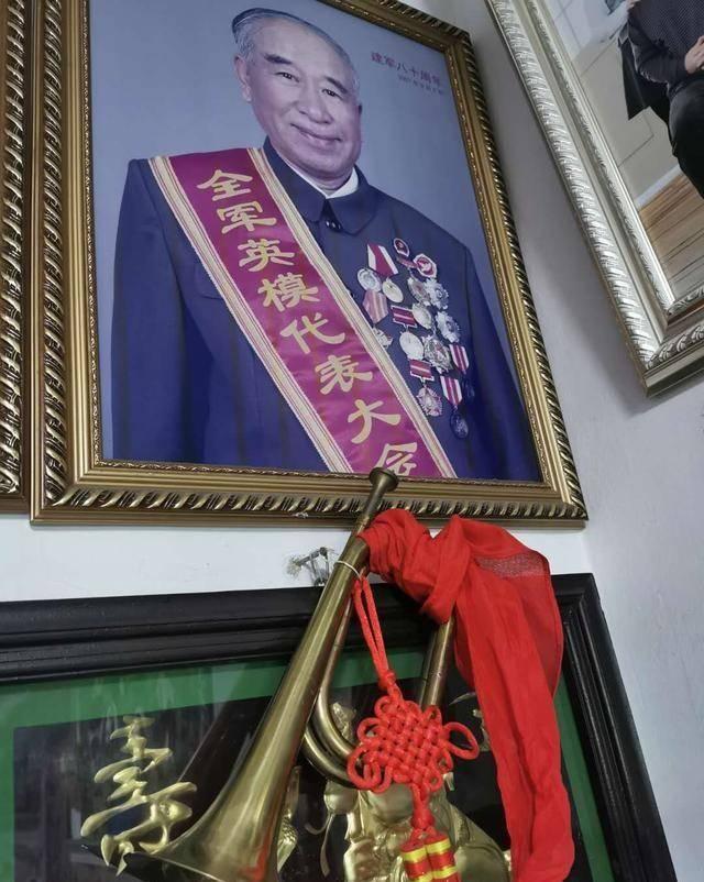 中國人民志愿軍第一位特等功臣和特級戰(zhàn)斗英雄——楊根思，楊根思，中國人民志愿軍首位特等功臣與特級戰(zhàn)斗英雄