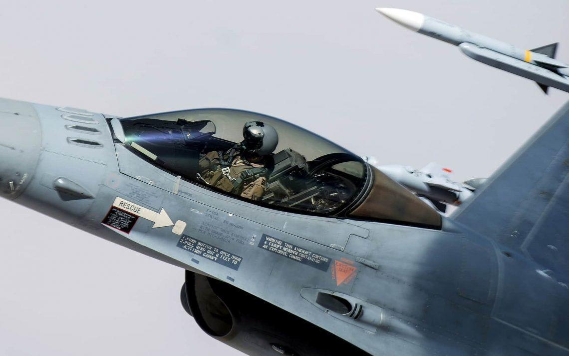 中國空軍16架戰(zhàn)機(jī)的力量與榮耀，中國空軍16架戰(zhàn)機(jī)，力量與榮耀的展現(xiàn)