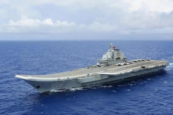 中國(guó)航空母艦遼寧艦圖片，展現(xiàn)大國(guó)海軍力量的象征，中國(guó)海軍力量象征——遼寧艦圖片展示