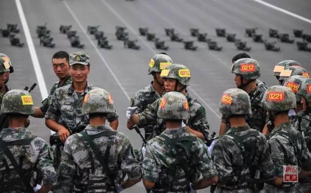 海軍70周年閱兵徒步方隊，榮耀與力量的展現(xiàn)，海軍70周年閱兵徒步方隊，榮耀與力量的盛大展示