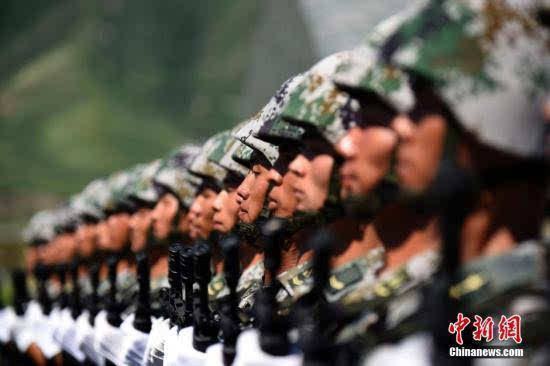 閱兵方陣高清圖片，展現(xiàn)榮耀與力量，閱兵方陣榮耀瞬間，高清圖片展現(xiàn)力量與榮耀