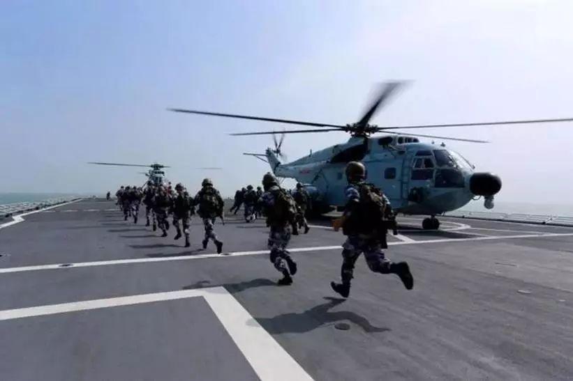 中國(guó)海軍的驕傲，075與071型兩棲攻擊艦，中國(guó)海軍的驕傲，兩棲攻擊艦075與071型亮相展實(shí)力