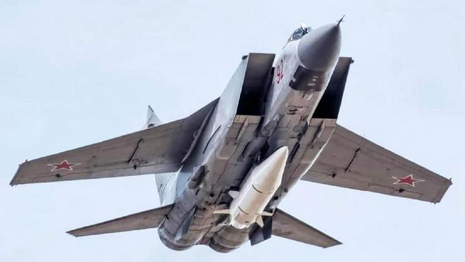 探索中國(guó)海軍新力量，055東風(fēng)17艦載版，中國(guó)海軍新力量揭秘，055艦載東風(fēng)17亮相海域戰(zhàn)場(chǎng)