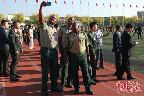 中國人民武裝警察部隊特種警察學(xué)院培養(yǎng)出的學(xué)員，公務(wù)員的身份與特種警察的使命，中國人民武裝警察部隊特種警察學(xué)院，公務(wù)員使命與特種精英培養(yǎng)之路