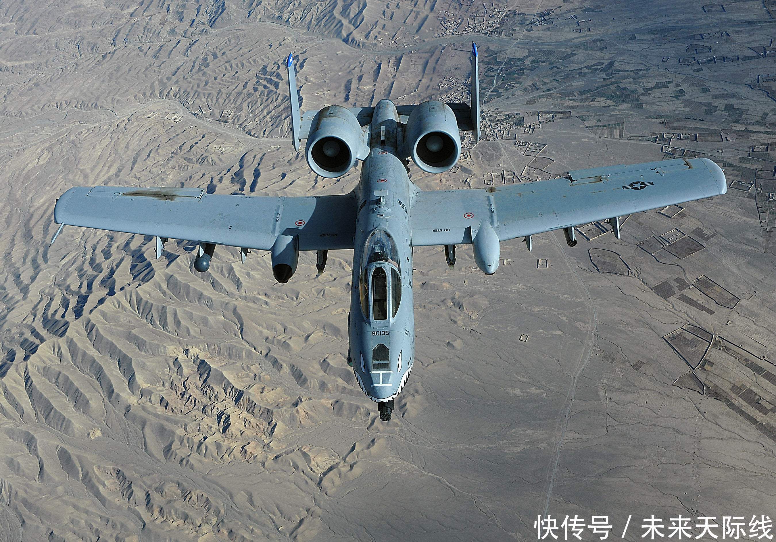 探索折紙藝術，Jason Meiirry的A-10攻擊機折紙模型，Jason Meiirry的折紙藝術，探索A-10攻擊機的紙模型傳奇