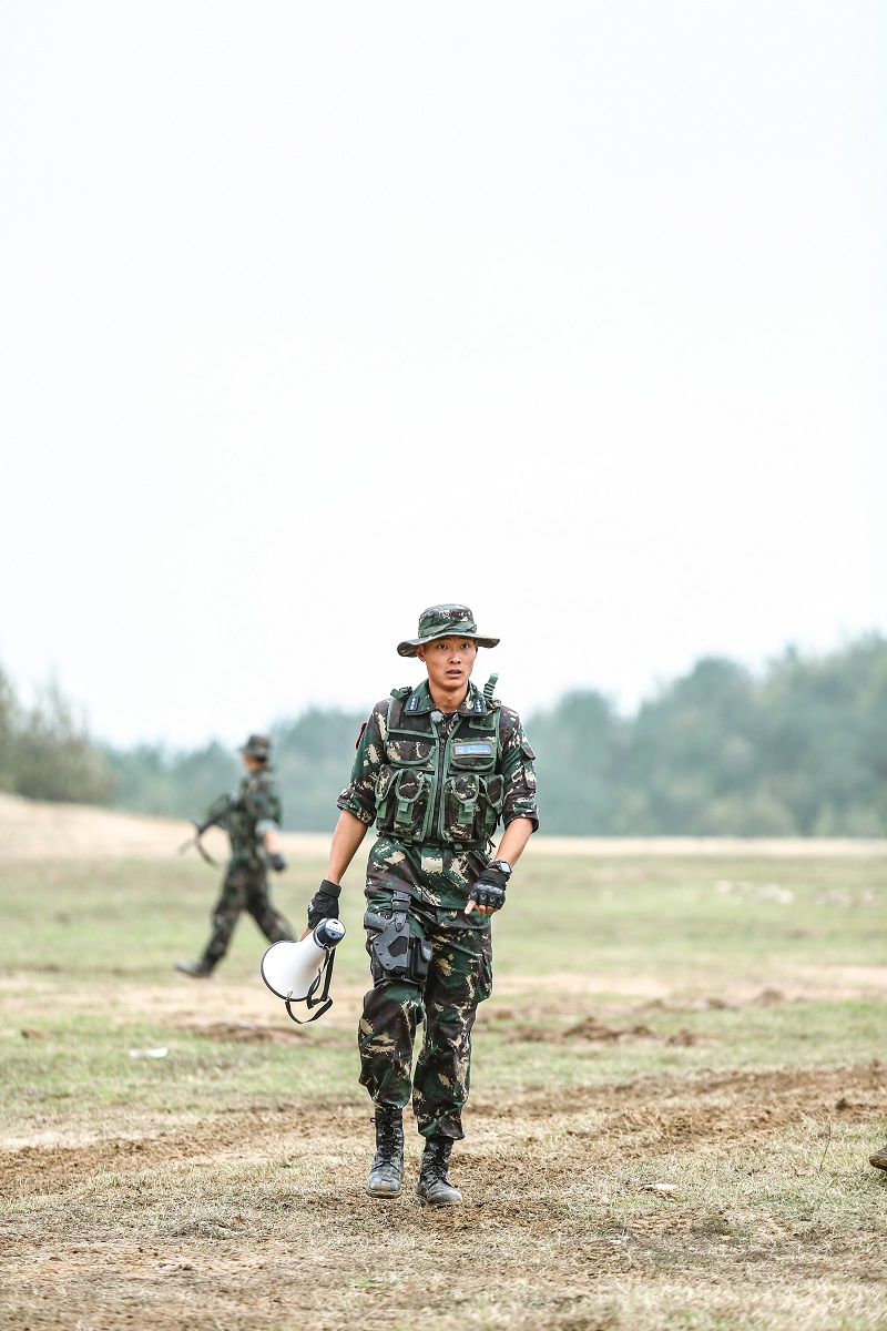 真正男子漢教官在獵人學(xué)校的錘煉與挑戰(zhàn)，獵人學(xué)校，教官錘煉與挑戰(zhàn)鍛造真正的男子漢