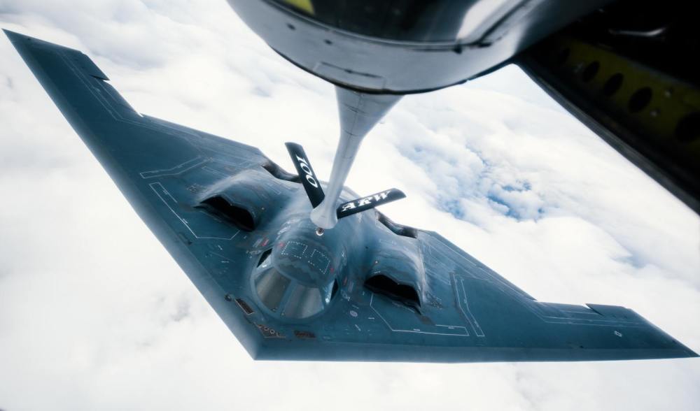 B-2隱形戰(zhàn)斗轟炸機，空中巨翼的傳奇，B-2隱形戰(zhàn)斗轟炸機，空中巨翼的傳奇之旅