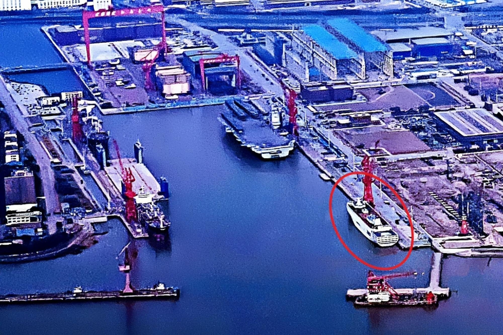 我國(guó)首艘航空母艦——003型航空母艦，力量與榮耀的象征，我國(guó)首艘航空母艦——力量的象征與榮耀的承載者，003型航空母艦亮相世界舞臺(tái)