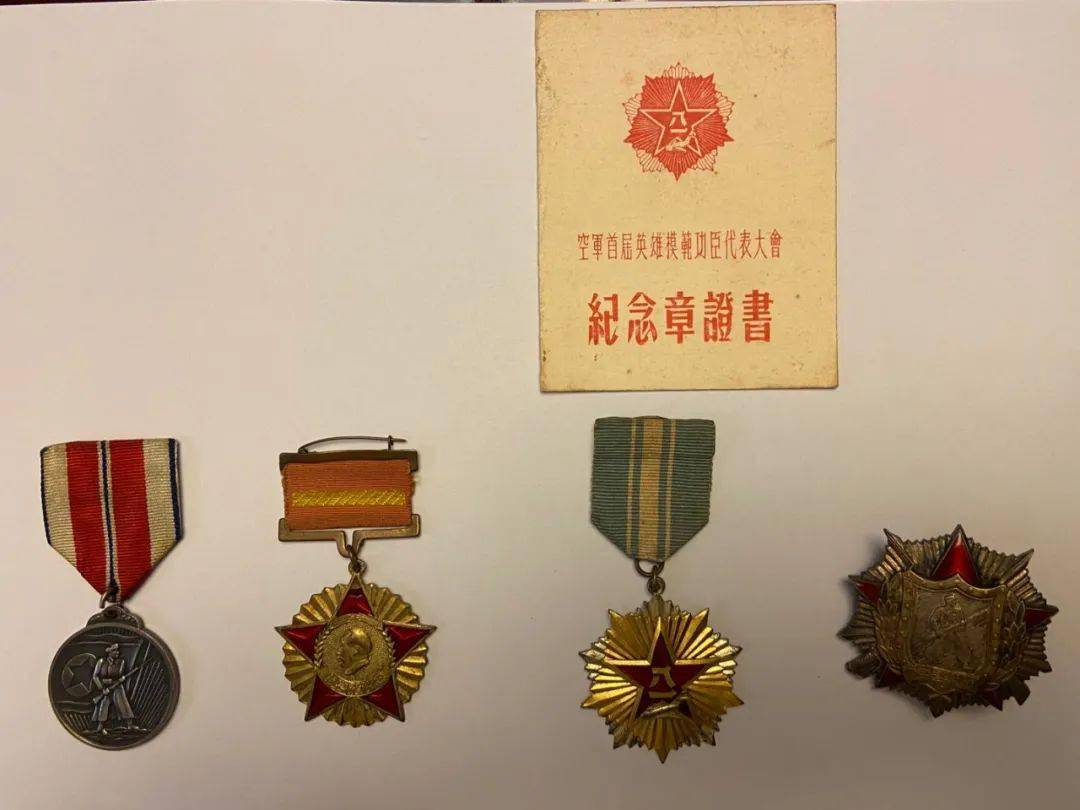 中國(guó)人民志愿軍的榮耀稱(chēng)號(hào)，英勇無(wú)畏，正義之師的象征，中國(guó)人民志愿軍，英勇無(wú)畏的正義之師，榮耀稱(chēng)號(hào)的象征