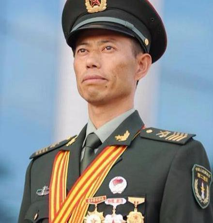 八一勛章，致敬三名卓越獲得者，八一勛章致敬卓越獲得者，榮耀與榮耀者的輝煌時(shí)刻