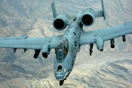 A-10攻擊機與佩刀戰(zhàn)機，空中巨無霸的對決，A-10攻擊機與佩刀戰(zhàn)機，空中巨無霸對決揭秘