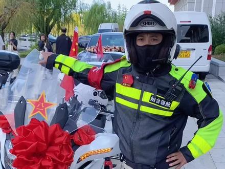 淄博國賓護(hù)衛(wèi)隊(duì)，榮耀與擔(dān)當(dāng)?shù)南笳?，淄博國賓護(hù)衛(wèi)隊(duì)，榮耀與擔(dān)當(dāng)?shù)牡浞? class=