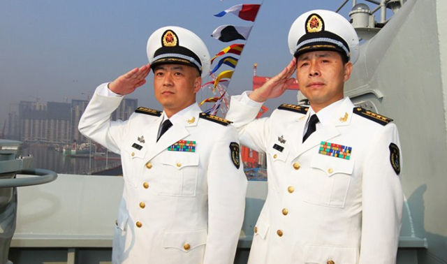 遼寧艦副艦長亮相，展現(xiàn)中國海軍力量的新標(biāo)桿，遼寧艦副艦長亮相，中國海軍力量的新標(biāo)桿形象展現(xiàn)