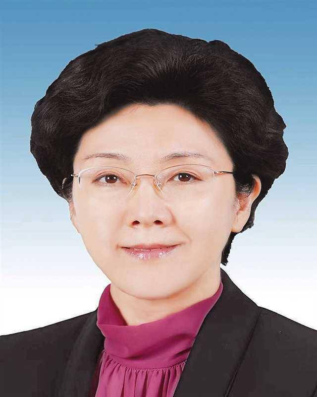 新一屆政治常務(wù)委員簡歷概覽，新一屆政治常務(wù)委員簡歷概覽，背景、經(jīng)歷與成就一覽
