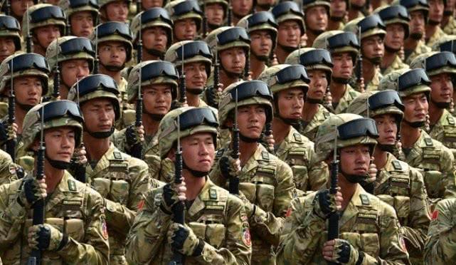 一個(gè)集團(tuán)軍內(nèi)軍的數(shù)量及其組織結(jié)構(gòu)，集團(tuán)軍數(shù)量與組織結(jié)構(gòu)的深度解析