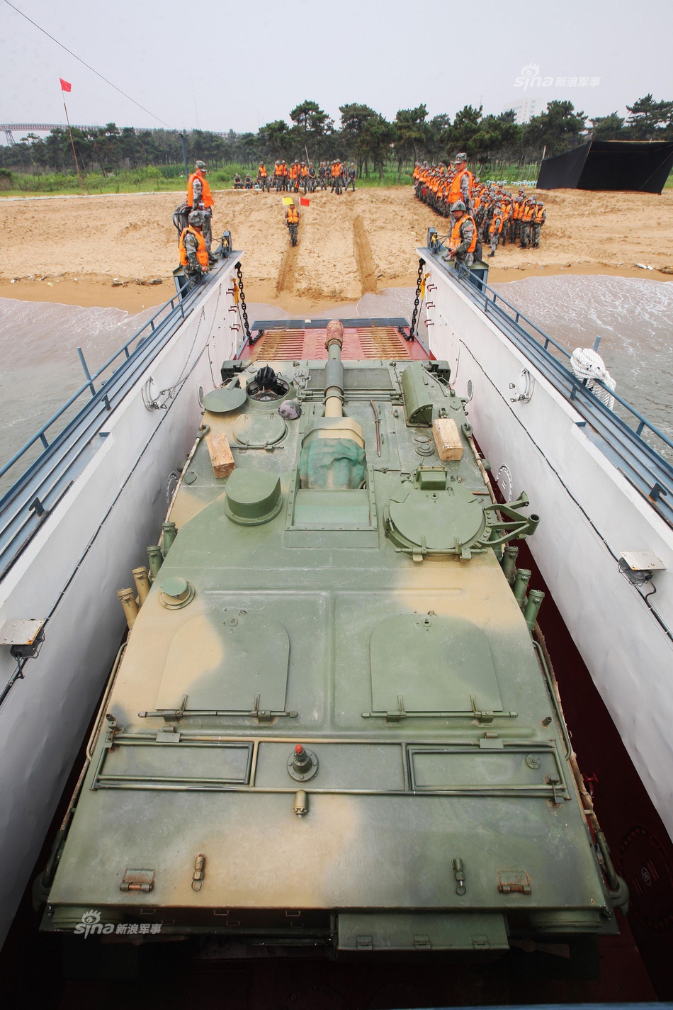 揭秘中國(guó)海軍的驕傲，069型登陸艇參數(shù)詳解，中國(guó)海軍驕傲揭秘，069型登陸艇參數(shù)詳解