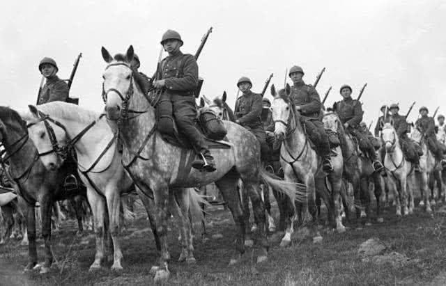 中國人民解放軍陸軍第XXX集團軍，榮耀與擔當?shù)南笳鳌o念中國人民解放軍陸軍第XXX集團軍成立歷程，中國人民解放軍陸軍第XXX集團軍，榮耀與擔當?shù)南笳鳌o念其成立歷程