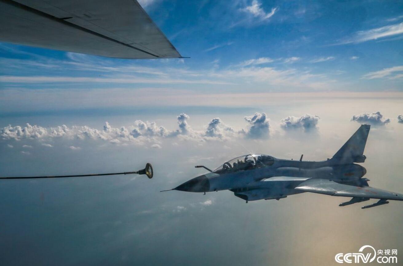 翱翔長空，這里是中國空軍，翱翔長空，中國空軍展翅飛翔