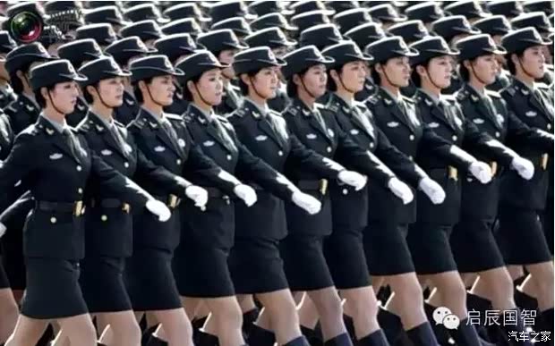 俄羅斯女兵儀仗隊(duì)閱兵視頻，展現(xiàn)力量與榮耀的瞬間，俄羅斯女兵儀仗隊(duì)閱兵風(fēng)采，力量與榮耀的展現(xiàn)