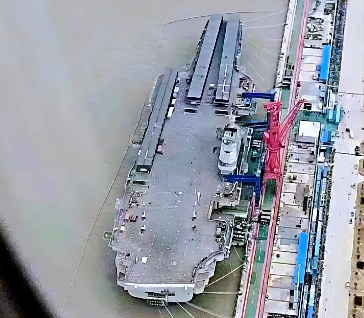 福建艦，常規(guī)動力下的壯麗巨艦，福建艦，常規(guī)動力下的巨艦風(fēng)采