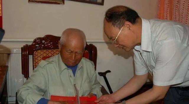 共和國(guó)勛章的待遇與榮譽(yù)，共和國(guó)勛章的待遇與榮譽(yù)解析