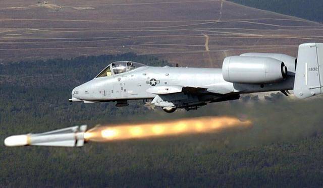 揭秘A-10攻擊機(jī)的穿甲能力，揭秘A-10攻擊機(jī)的超強(qiáng)穿甲能力