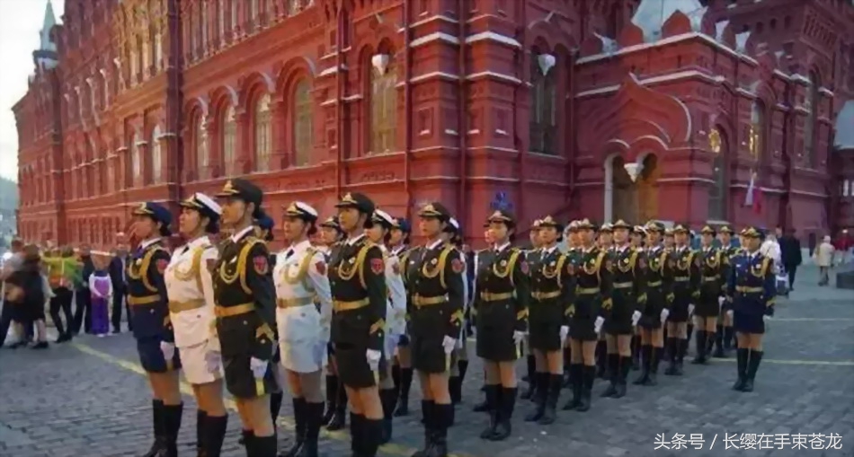解放軍女兵儀仗隊(duì)操槍視頻，展現(xiàn)力量與榮耀的象征，解放軍女兵儀仗隊(duì)操槍英姿，力量與榮耀的展現(xiàn)