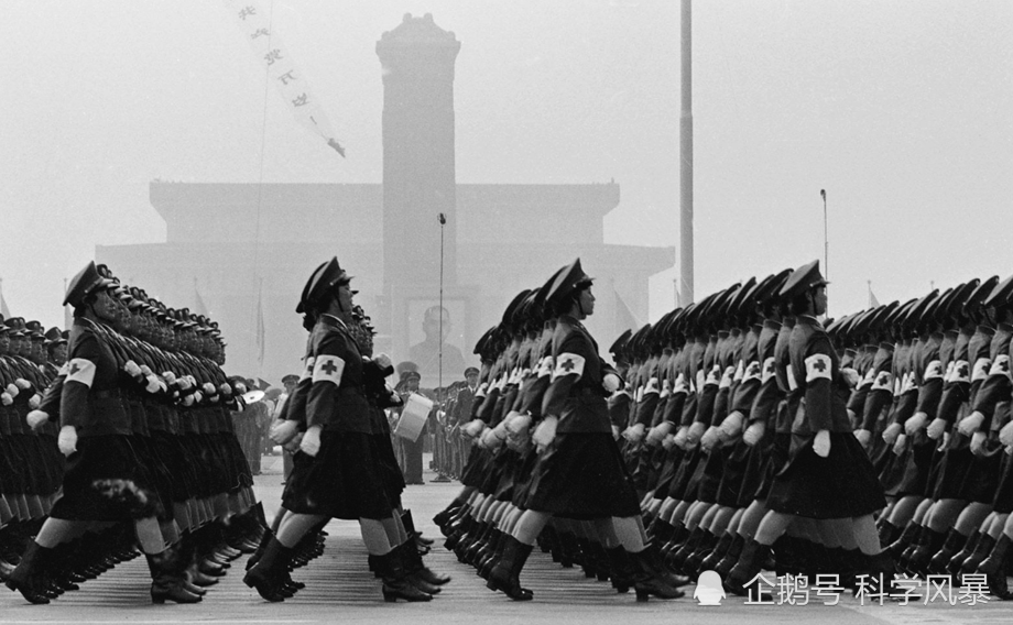 重溫歷史，致敬英雄——觀看1984年大閱兵視頻有感，重溫歷史，致敬英雄——大閱兵視頻觀后深思