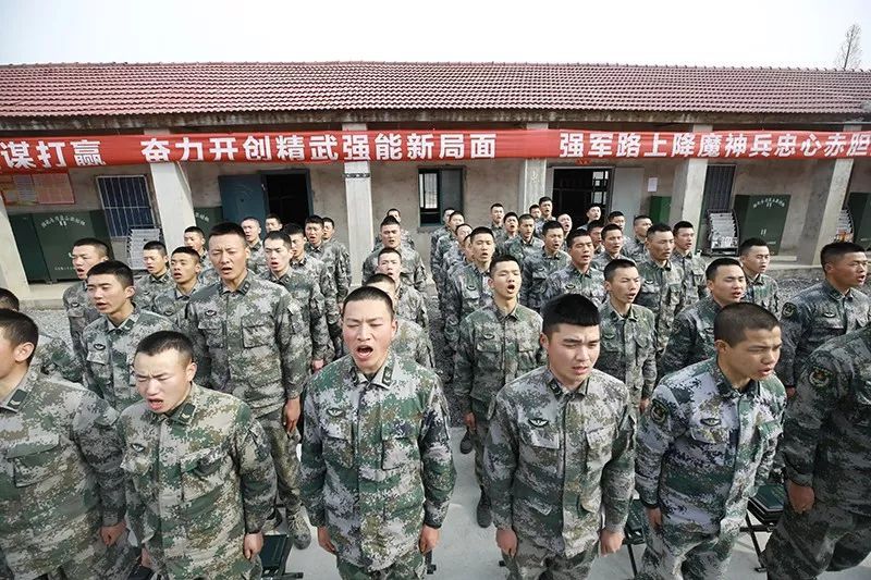 原14集團(tuán)軍35220部隊(duì)，榮耀與擔(dān)當(dāng)，原14集團(tuán)軍35220部隊(duì)，榮耀與擔(dān)當(dāng)?shù)膽?zhàn)士之歌