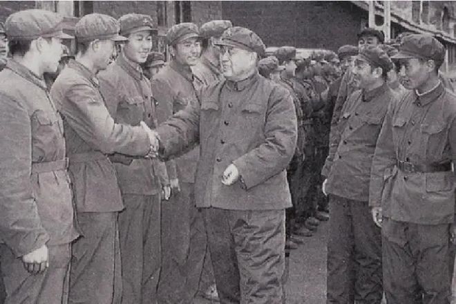 集團軍司令與軍長的區(qū)別，集團軍司令與軍長的區(qū)別解析