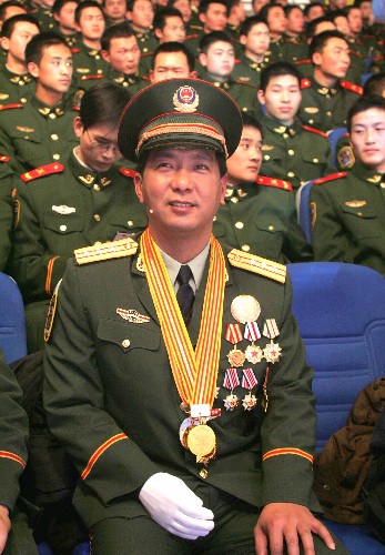 丁曉兵三十年前的英勇瞬間，一張受傷圖片背后的故事，丁曉兵，英勇瞬間的背后，受傷圖片講述三十載故事