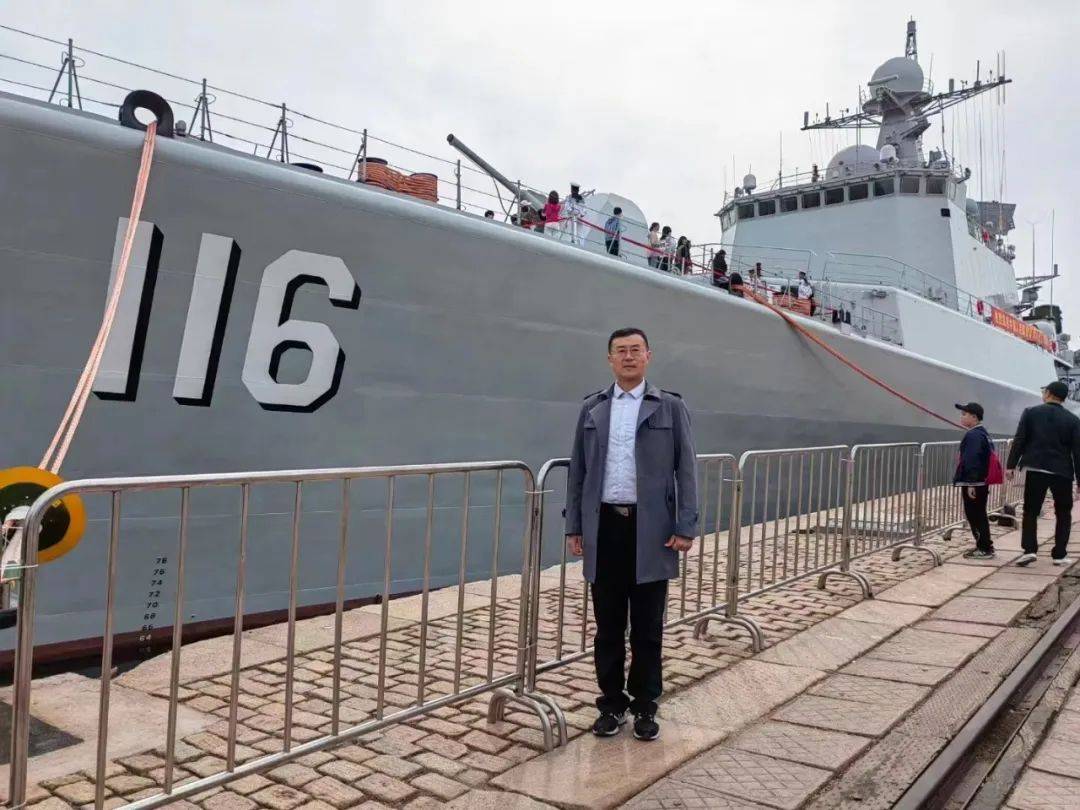 探索中國(guó)海軍力量的新篇章，揭秘131艦與石磊的故事，揭秘中國(guó)海軍力量新篇章，揭秘艦長(zhǎng)石磊與戰(zhàn)艦131的故事