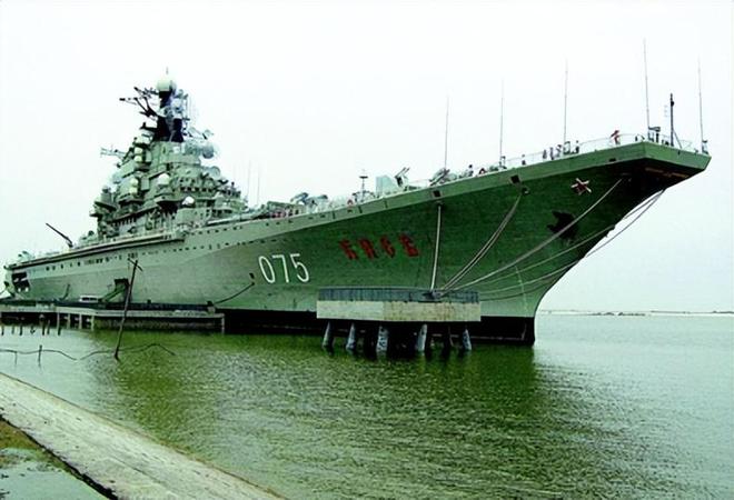 基輔號航空母艦模型，探索與賞析，基輔號航空母艦模型，深度探索與賞析