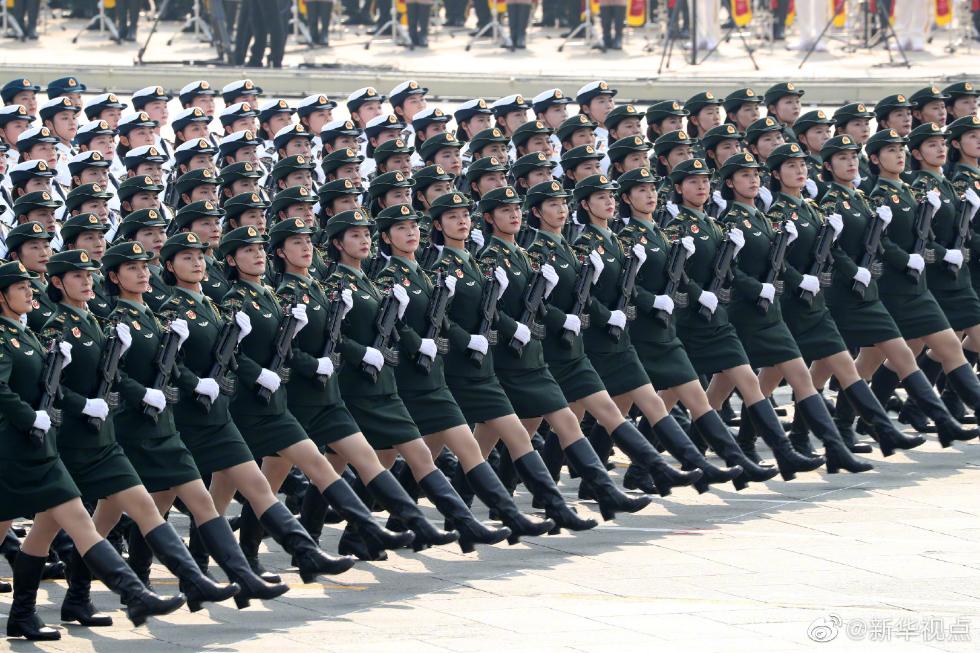 閱兵方陣中的璀璨明珠，女兵的風(fēng)采，閱兵方陣中的璀璨明珠，女兵風(fēng)采展露無(wú)遺
