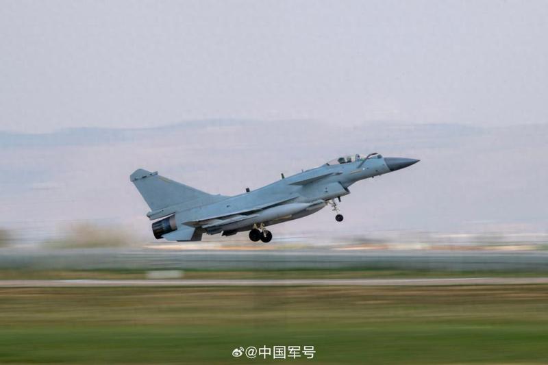 殲-10戰(zhàn)機一小時油耗解析，殲-10戰(zhàn)機一小時油耗深度解析