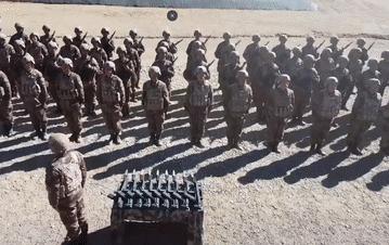 星空迷彩服與靴子的完美結(jié)合，時(shí)尚與實(shí)用的完美結(jié)合，星空迷彩服與靴子的完美融合，時(shí)尚實(shí)用并存