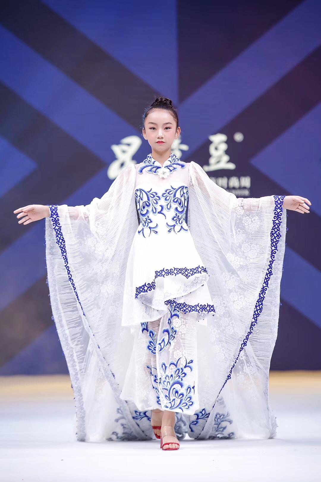 昆明艦全長，揭示中國海軍新一代戰(zhàn)艦的雄偉身姿，昆明艦揭秘，中國海軍新一代戰(zhàn)艦的壯麗風采