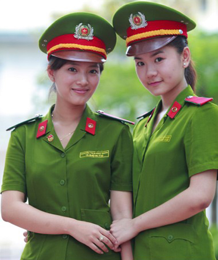 中國女兵，長筒鞋與短裙下的堅韌與美麗，中國女兵，堅韌與美麗的長筒鞋與短裙故事