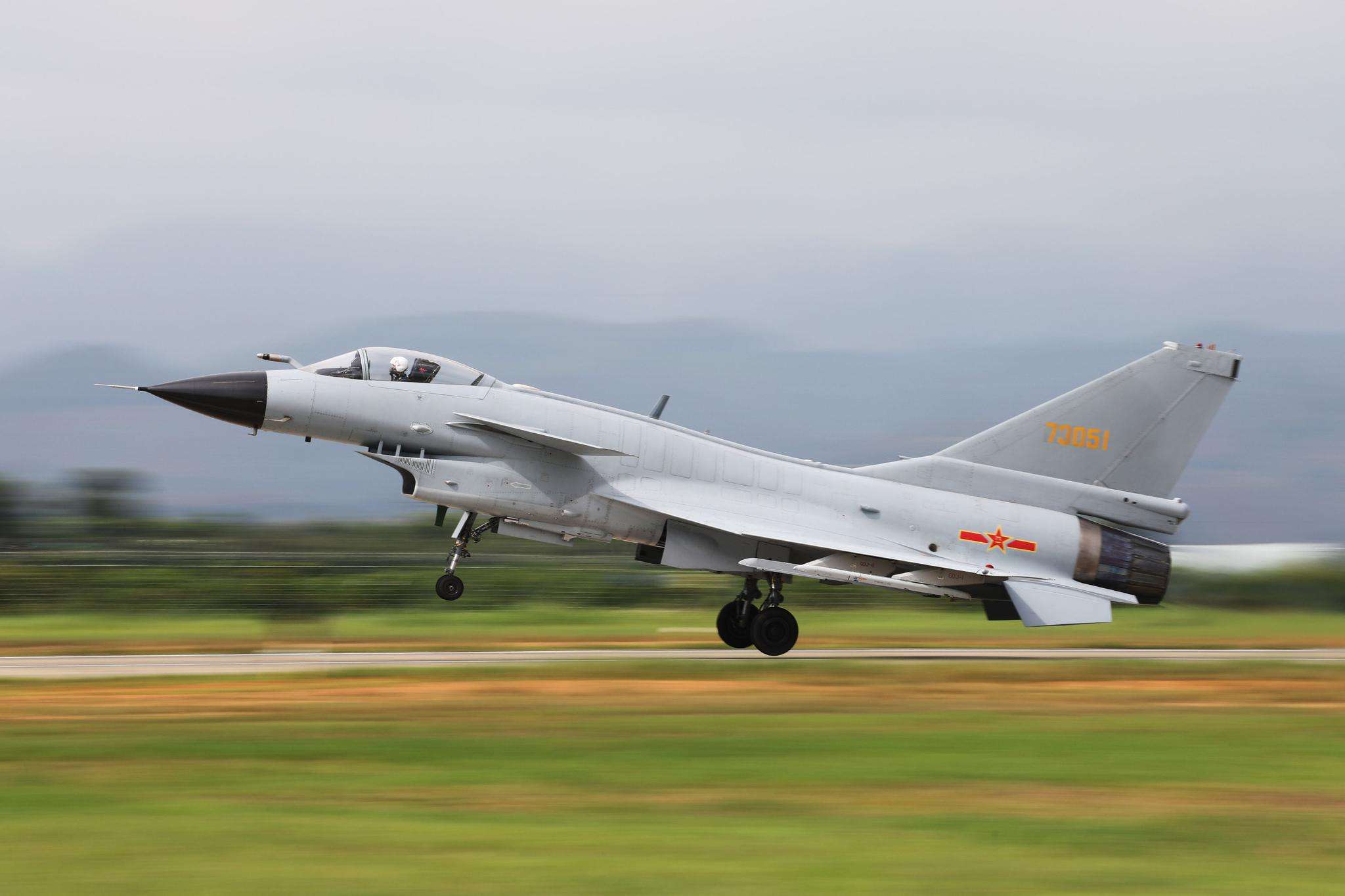殲-10戰(zhàn)斗機(jī)起飛所需的油量分析，殲-10戰(zhàn)斗機(jī)起飛油量深度解析