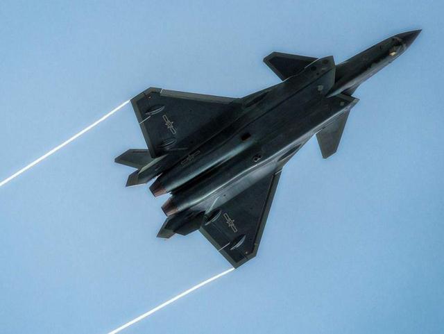 殲-20與F-22，究竟誰更勝一籌？，殲-20與F-22對(duì)決，誰更勝一籌？