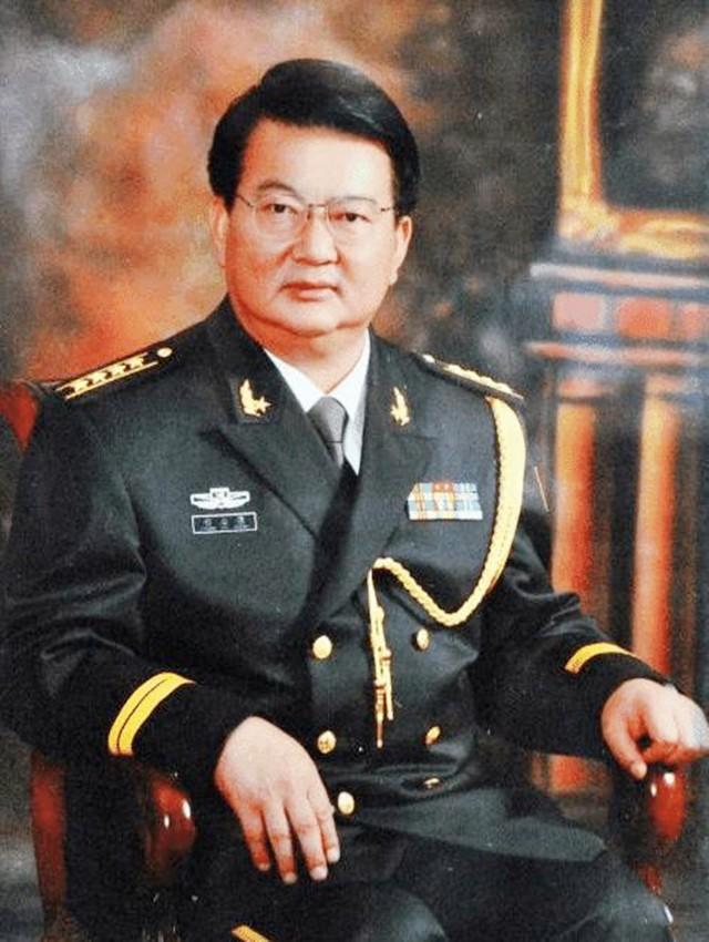 三軍儀仗隊(duì)視頻，四十秒的震撼與榮耀，三軍儀仗隊(duì)四十秒展現(xiàn)震撼與榮耀的瞬間視頻