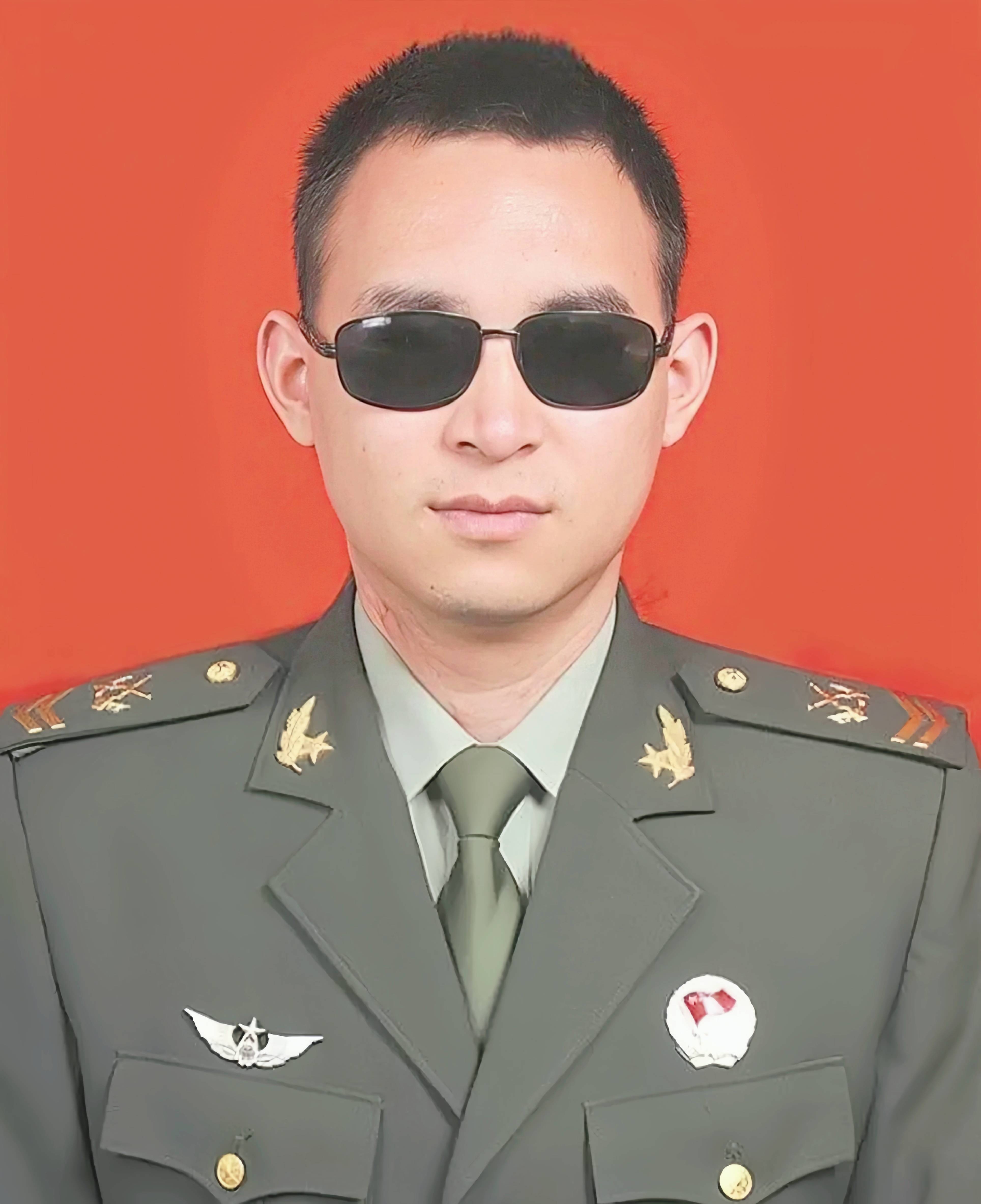 杜富國