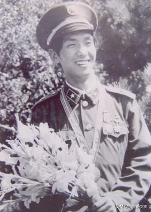 獨(dú)臂長官丁曉兵，英雄之魂，不滅之光，獨(dú)臂長官丁曉兵，英雄之魂，不滅之光