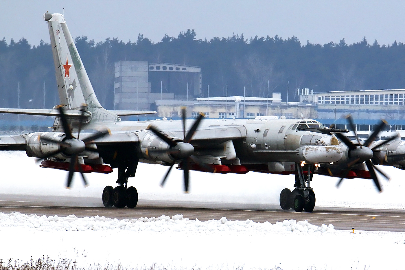 圖22M3逆火轟炸機(jī)與圖-160戰(zhàn)略轟炸機(jī)，冷戰(zhàn)時(shí)代的空中巨無(wú)霸對(duì)比，冷戰(zhàn)時(shí)代空中巨無(wú)霸對(duì)決，圖-22M3逆火轟炸機(jī)與圖-160戰(zhàn)略轟炸機(jī)對(duì)比