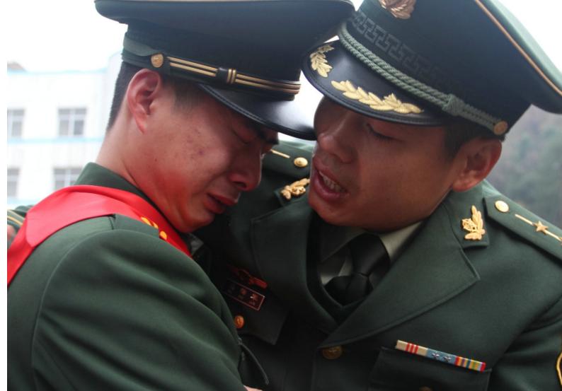 老兵打新兵圖片，反思與探討，老兵打新兵現(xiàn)象，深度反思與探討