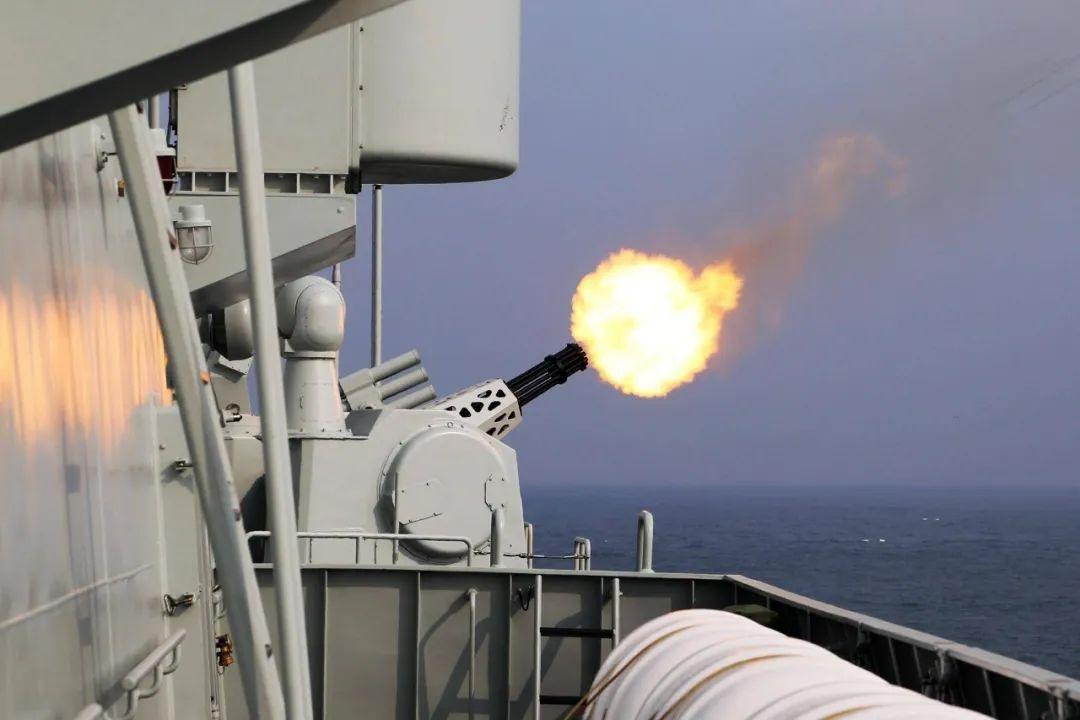 中國(guó)最多艦炮的艦——強(qiáng)大的海軍力量展現(xiàn)，中國(guó)海軍力量的巔峰展現(xiàn)，艦炮最多的軍艦