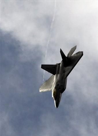 殲-10擊落美軍F-22，一場虛構(gòu)的空戰(zhàn)傳奇，虛構(gòu)空戰(zhàn)傳奇，殲-10擊落美軍F-22