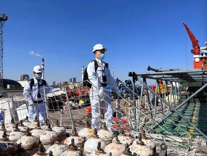 半潛船，專門運(yùn)輸大型物資的巨輪先鋒，半潛船，巨輪先鋒運(yùn)輸大型物資揭秘