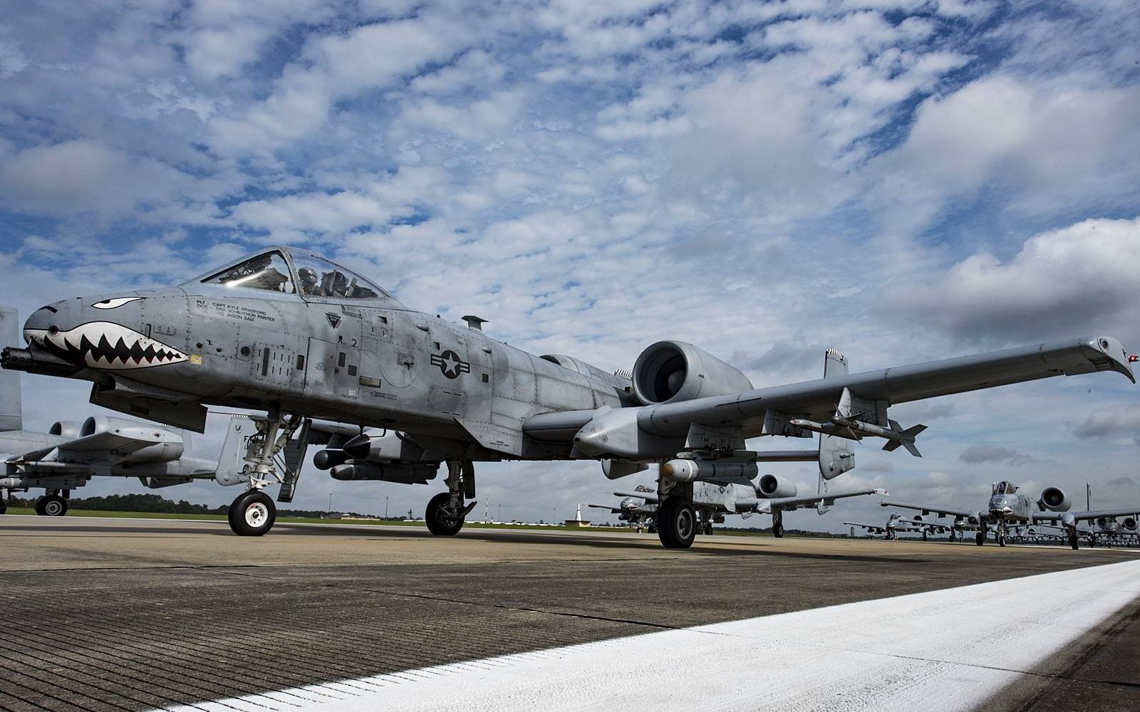 揭秘A-10攻擊機(jī)的強(qiáng)大實(shí)力，空中霸主的無(wú)畏之翼，A-10攻擊機(jī)的空中霸主實(shí)力，無(wú)畏之翼揭秘