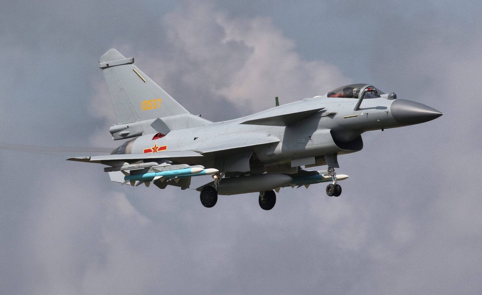 殲-10戰(zhàn)斗機與俄羅斯的深厚淵源，殲-10戰(zhàn)斗機與俄羅斯的淵源揭秘
